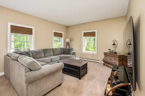 12 Carriage Hill Lane Dover NH 03820