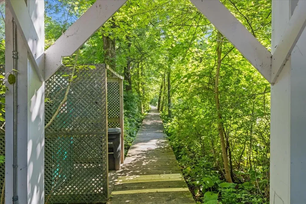 45 Eastman Farm Road Burlington VT 05408