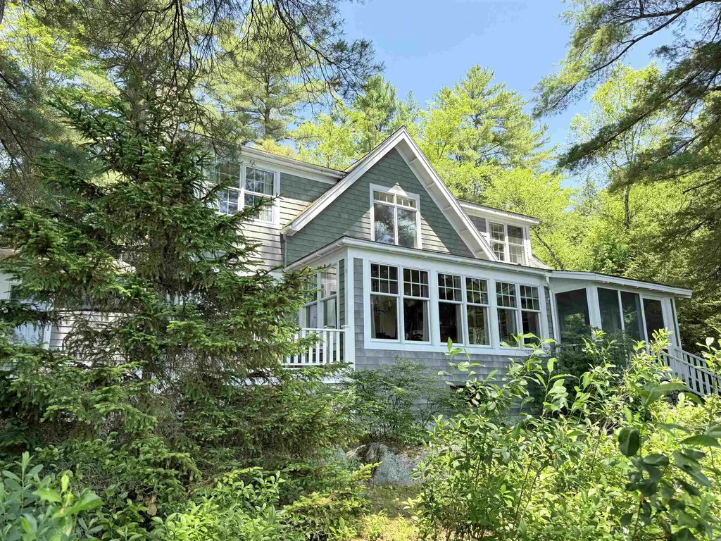 564 Lakeshore Drive New London NH 03257