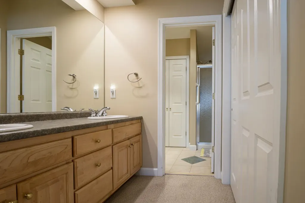 21 Eastridge Drive Peterborough NH 03458