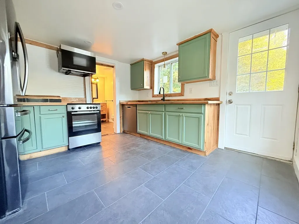 658 Chestnut Street Claremont NH 03743