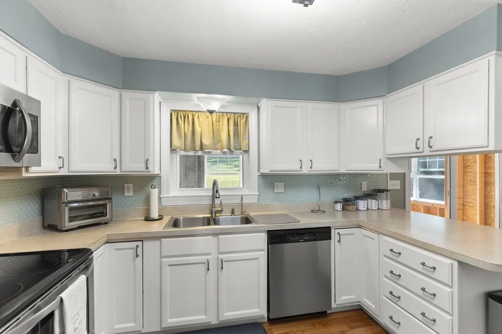 17 Bennett Way Newmarket NH 03857