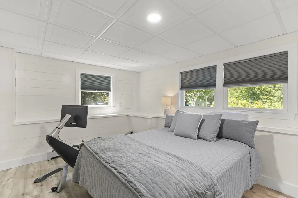 17 Bennett Way Newmarket NH 03857