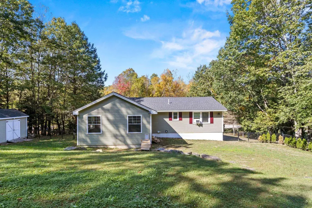 17 Bennett Way Newmarket NH 03857