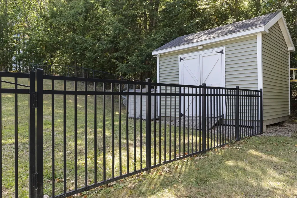 17 Bennett Way Newmarket NH 03857