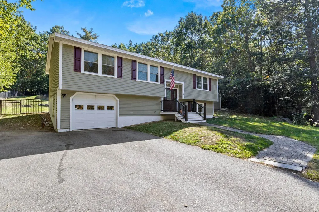 17 Bennett Way Newmarket NH 03857