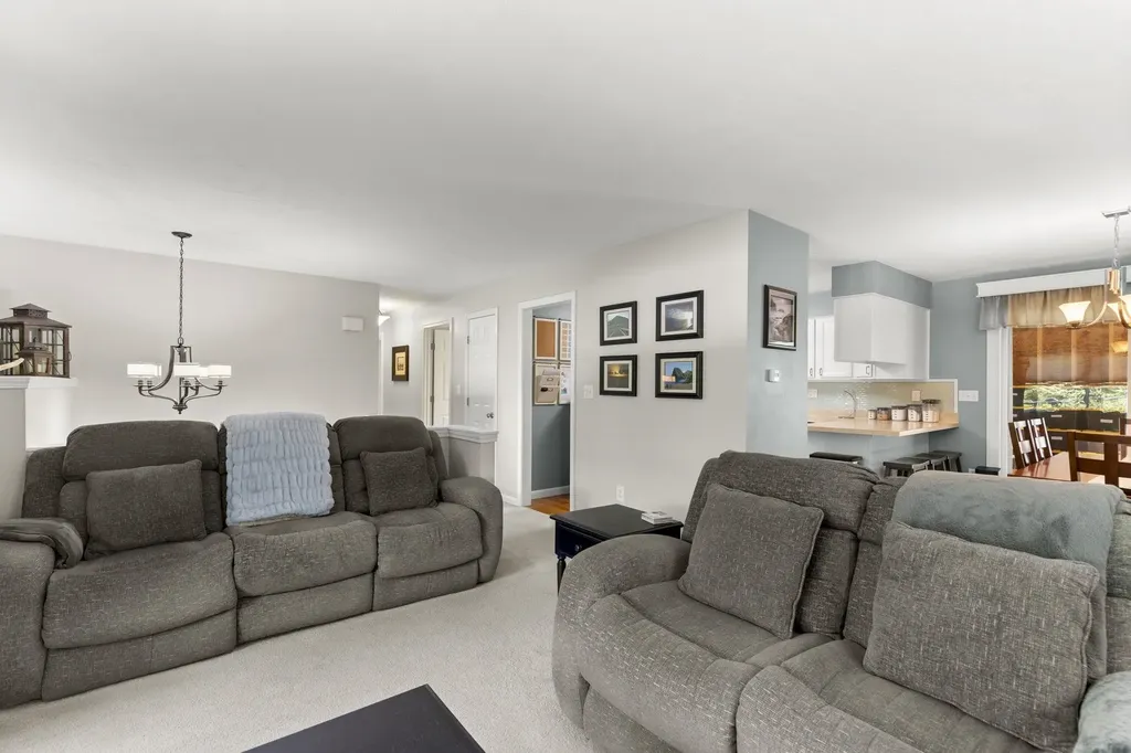 17 Bennett Way Newmarket NH 03857