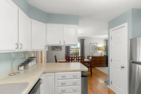 17 Bennett Way Newmarket NH 03857