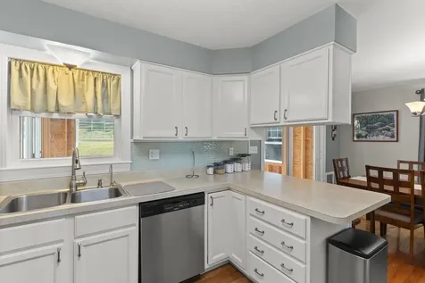 17 Bennett Way Newmarket NH 03857