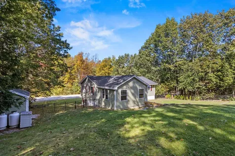 17 Bennett Way Newmarket NH 03857