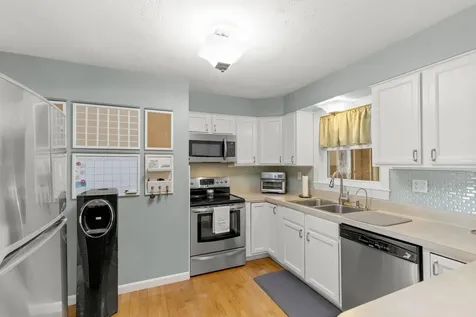 17 Bennett Way Newmarket NH 03857