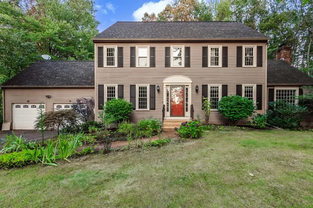 13 Village Brook Lane Derry NH 03038