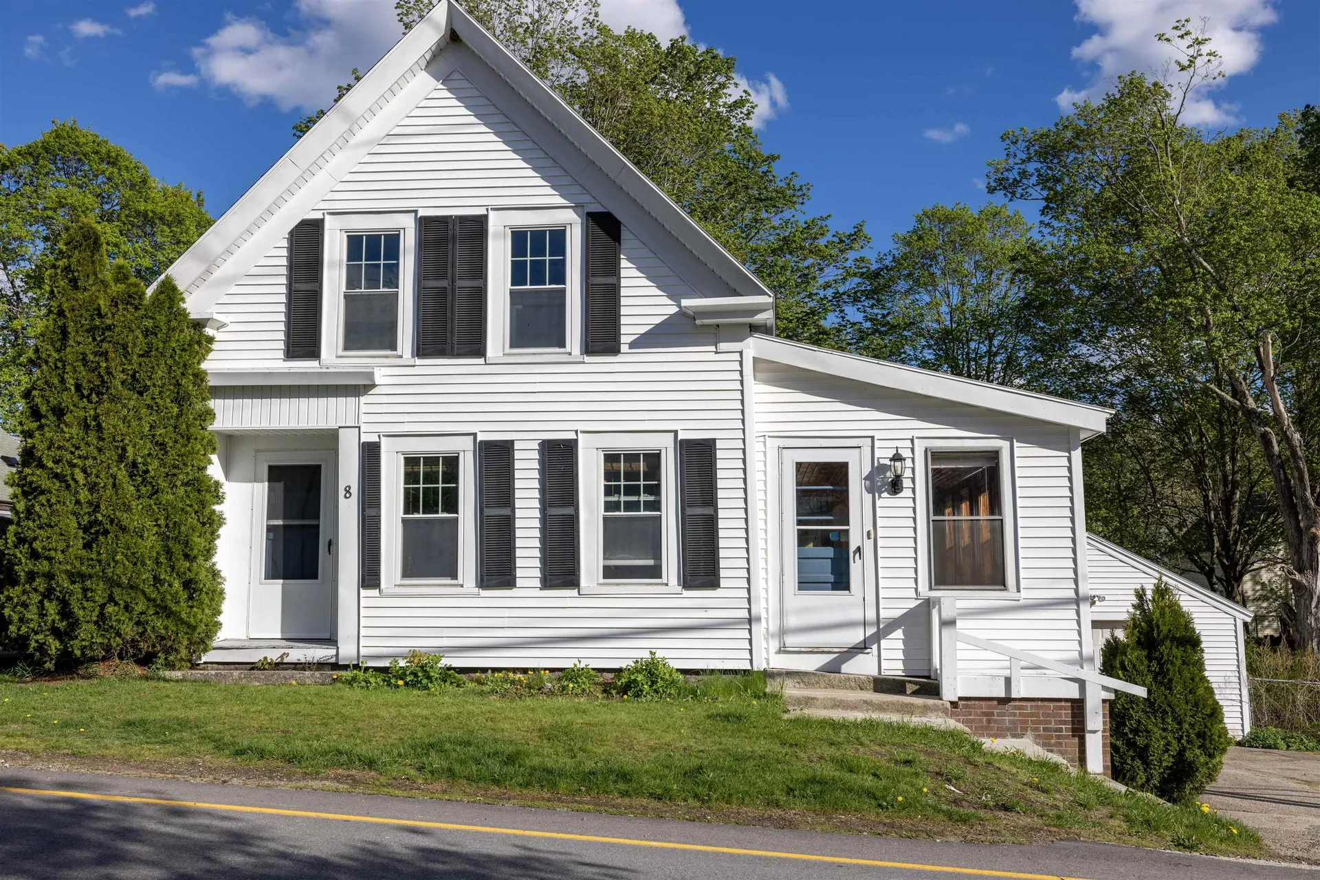 8 Old Manchester Road Raymond NH 03077