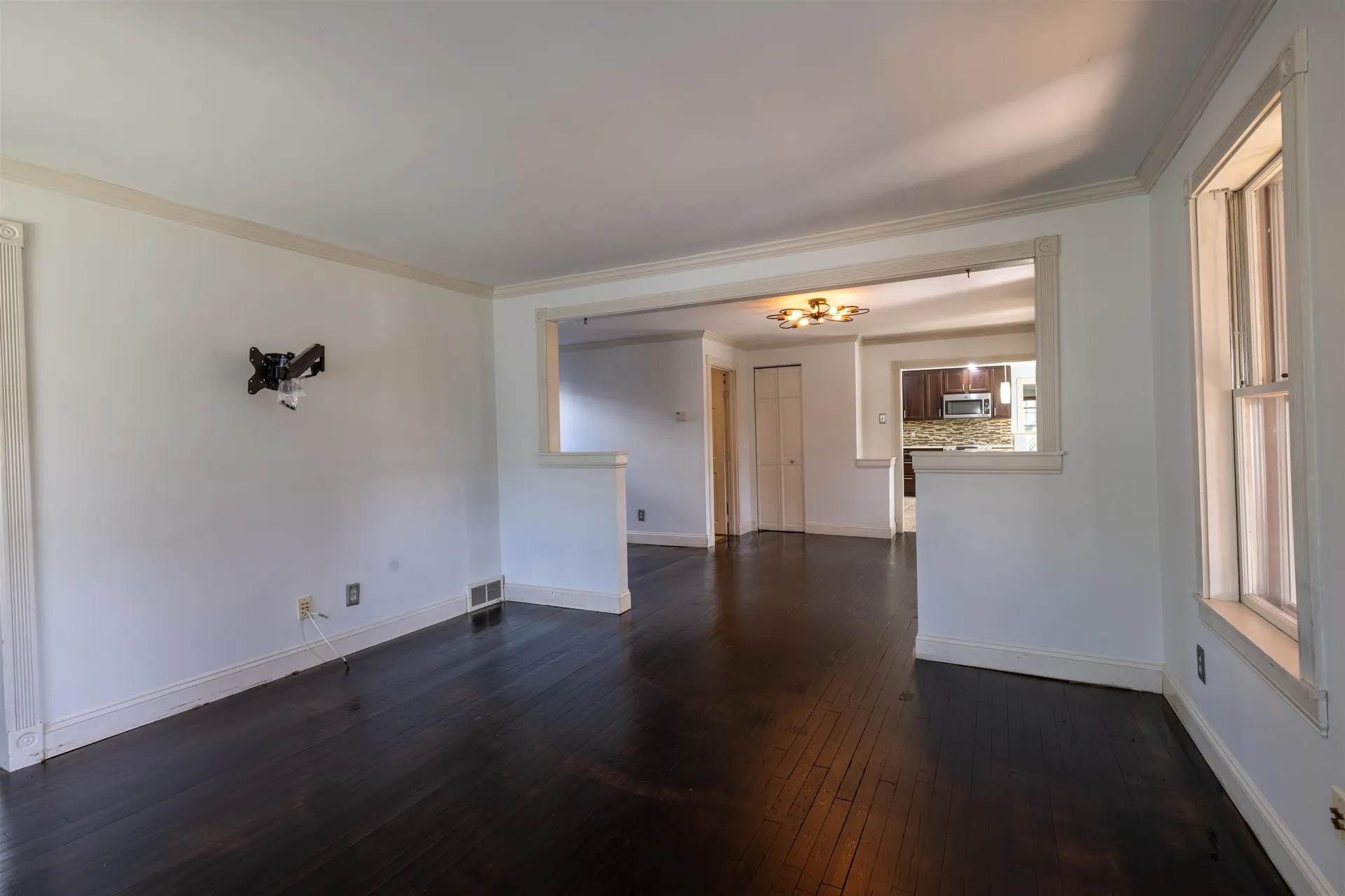 8 Old Manchester Road Raymond NH 03077