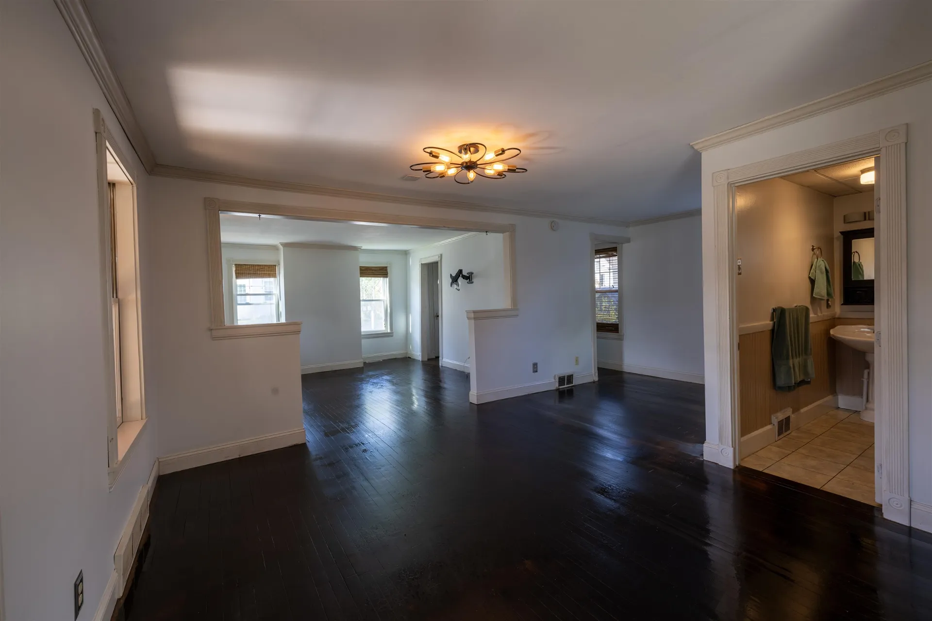 8 Old Manchester Road Raymond NH 03077