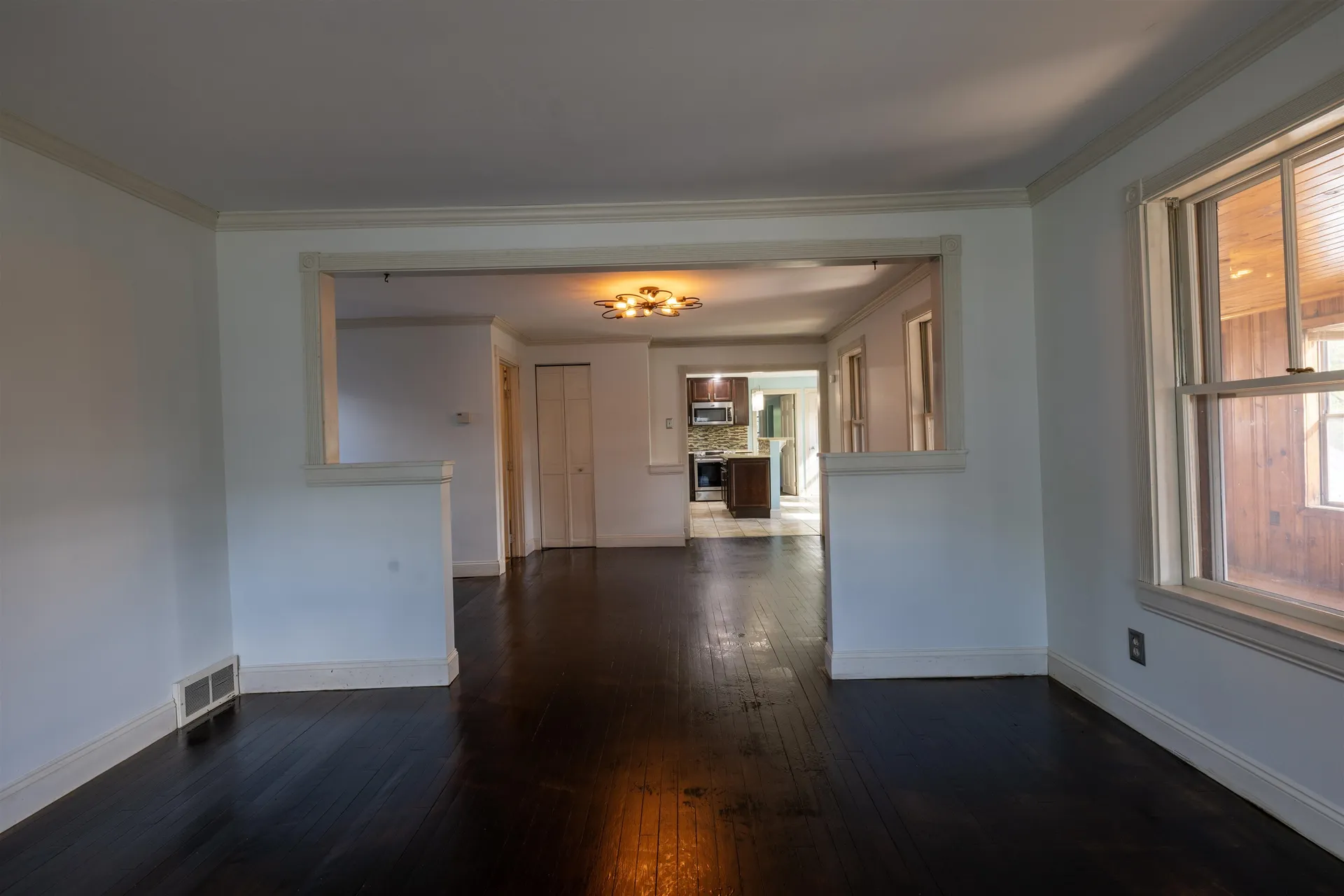 8 Old Manchester Road Raymond NH 03077