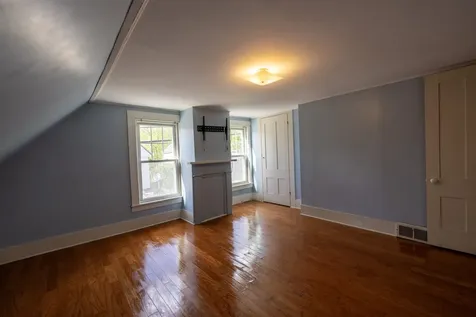 8 Old Manchester Road Raymond NH 03077