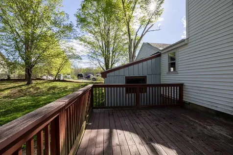 8 Old Manchester Road Raymond NH 03077