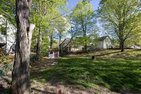 8 Old Manchester Road Raymond NH 03077