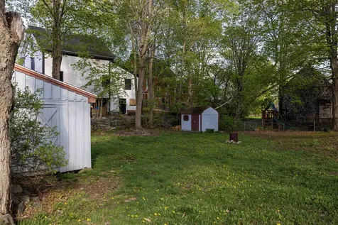 8 Old Manchester Road Raymond NH 03077