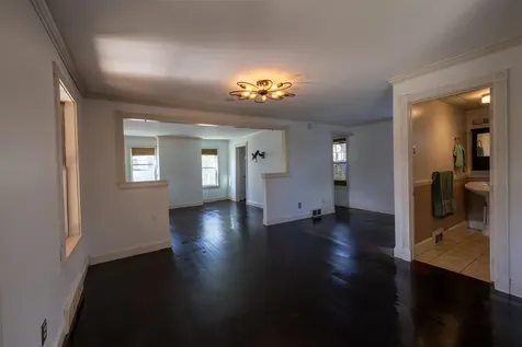 8 Old Manchester Road Raymond NH 03077