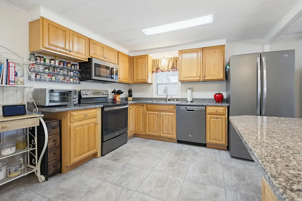 55 Roger Road Goffstown NH 03045