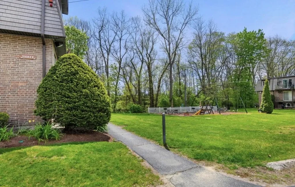 3 Pembroke Drive Derry NH 03038