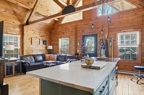 15 Sargent Drive Raymond NH 03077