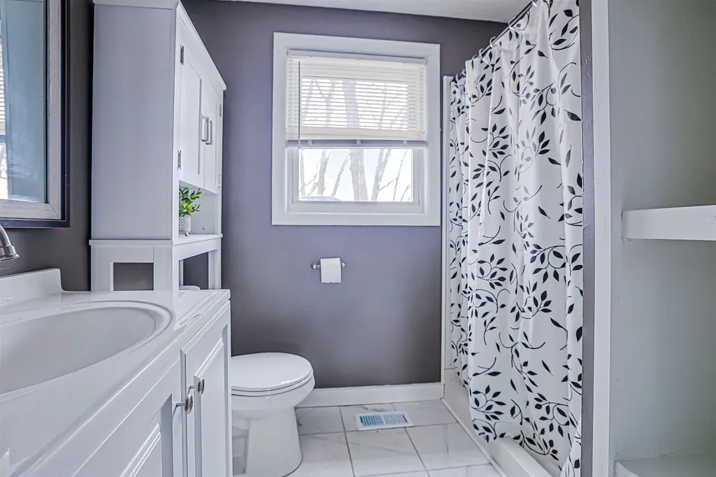 9 Oneida Circle Nashua NH 03060