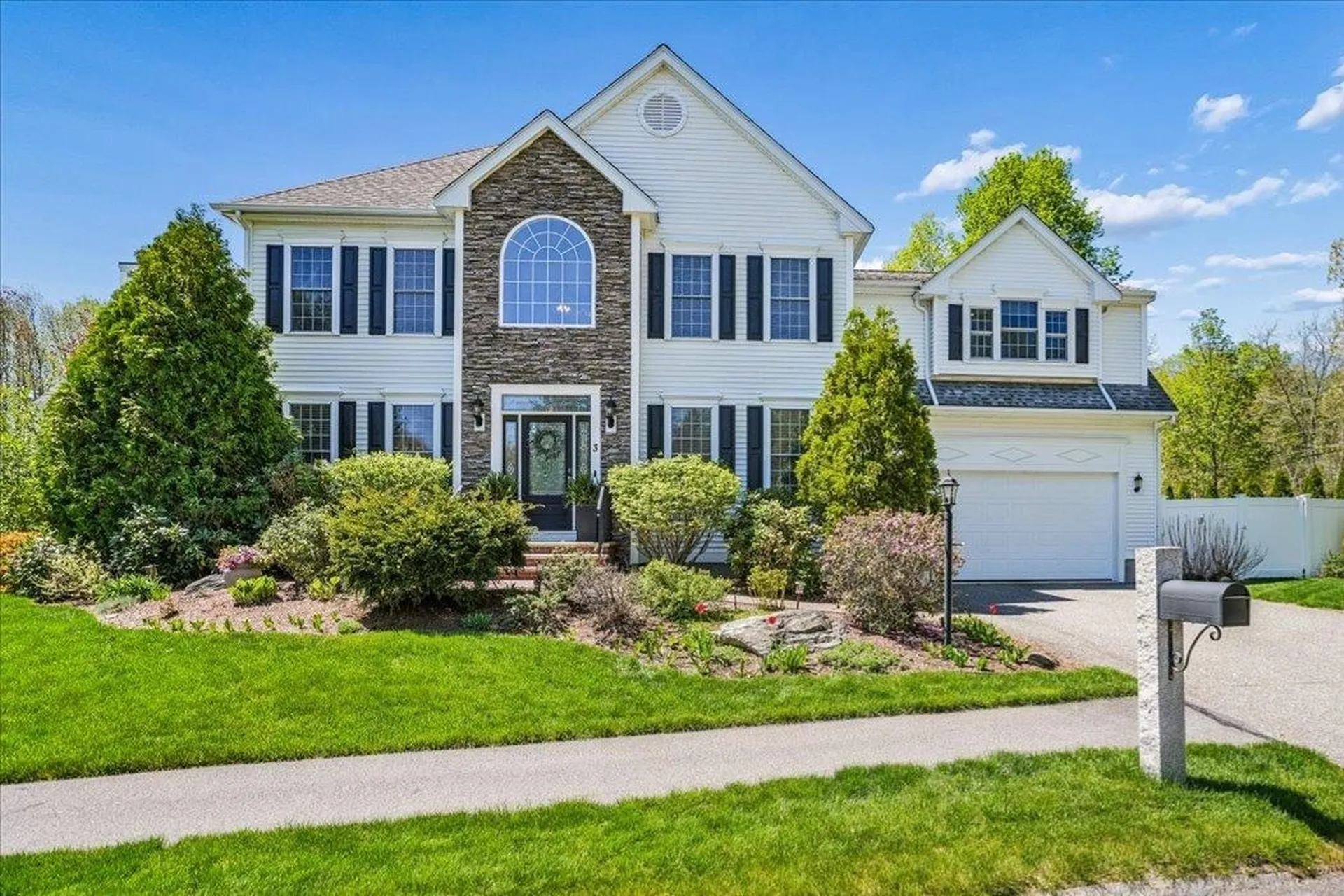 3 Crimson Court Nashua NH 03063