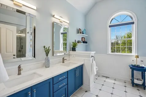 3 Crimson Court Nashua NH 03063