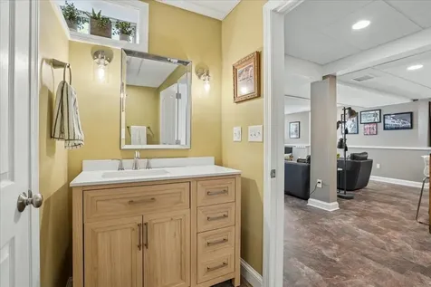 3 Crimson Court Nashua NH 03063