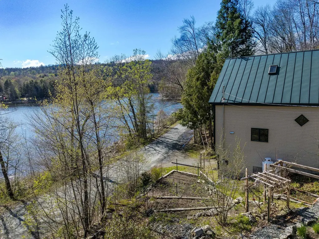 1068 Goose Pond Road Canaan NH 03741