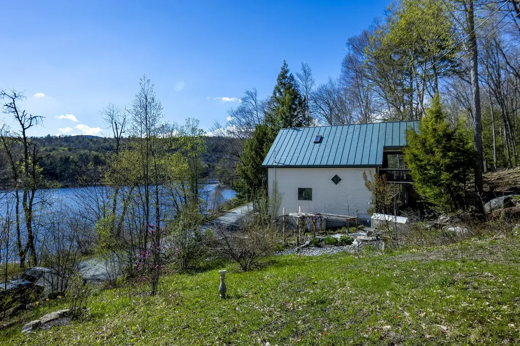 1068 Goose Pond Road Canaan NH 03741