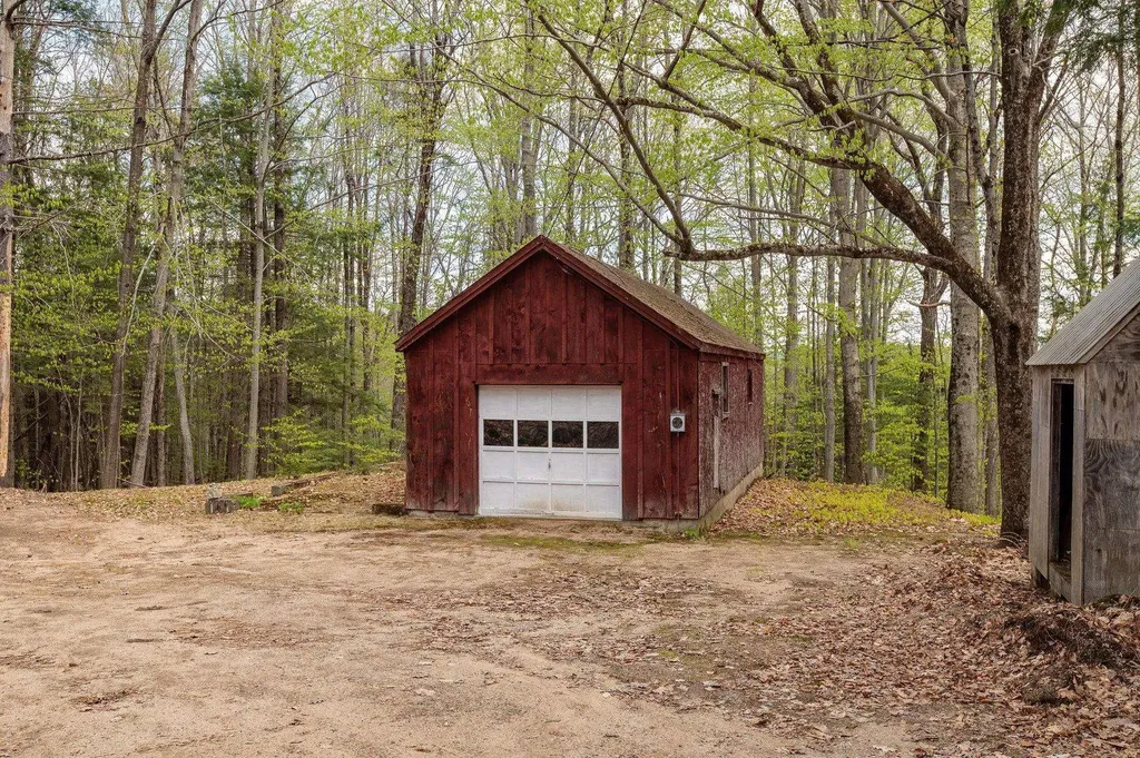 25 Brewster Hill Road Tamworth NH 03886