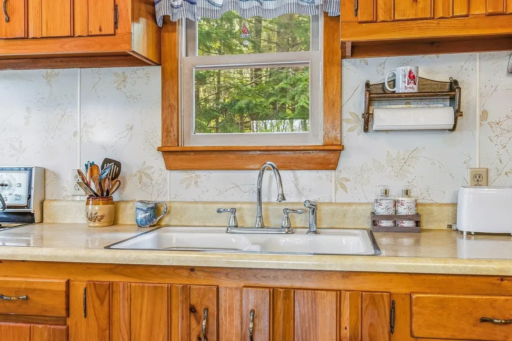 25 Brewster Hill Road Tamworth NH 03886