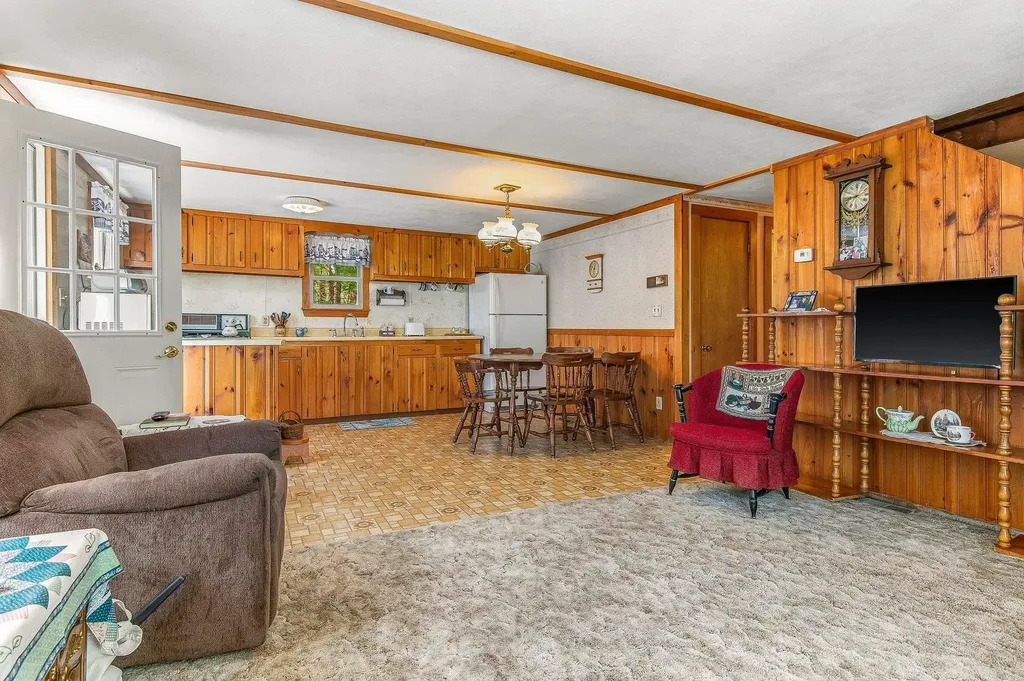 25 Brewster Hill Road Tamworth NH 03886