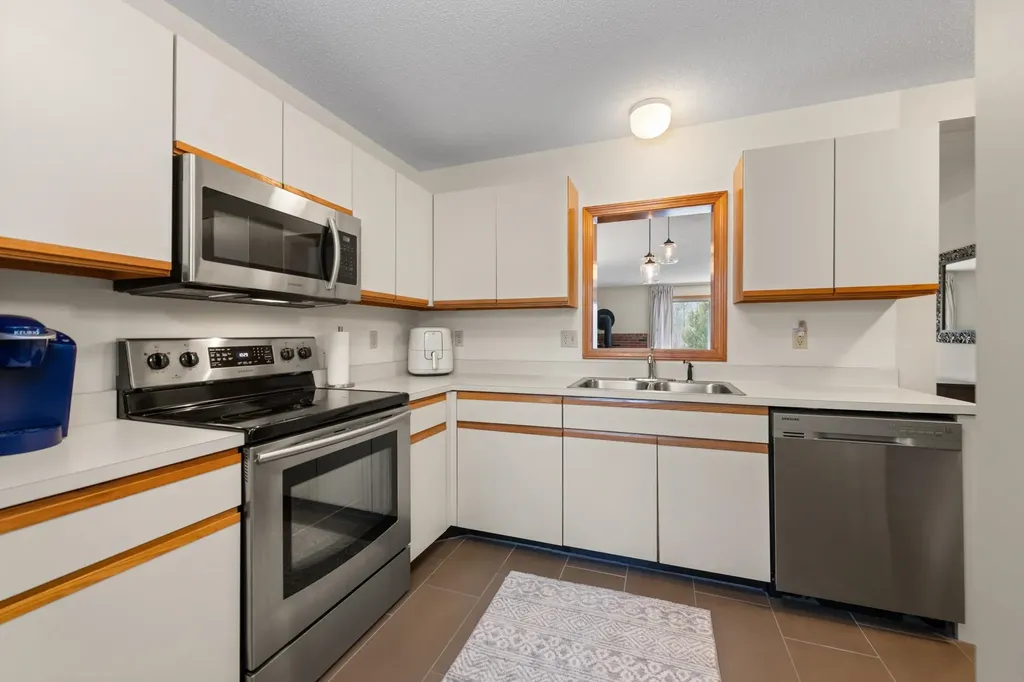15 Tennis Lane Thornton NH 03285