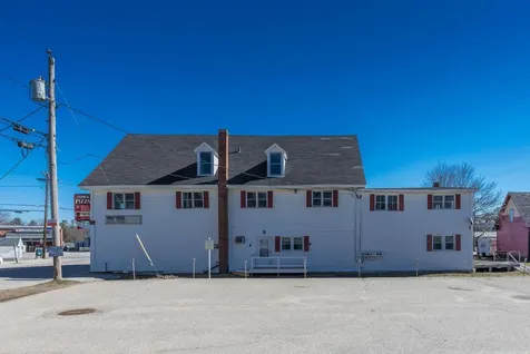 27 Carroll Street Pittsfield NH 03263