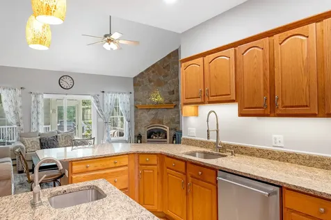 3 Mayfly Lane Raymond NH 03077