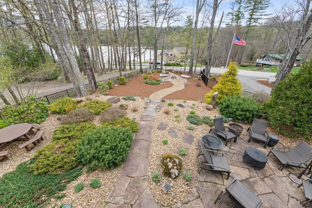11 Stone Gate Road Hebron NH 03241