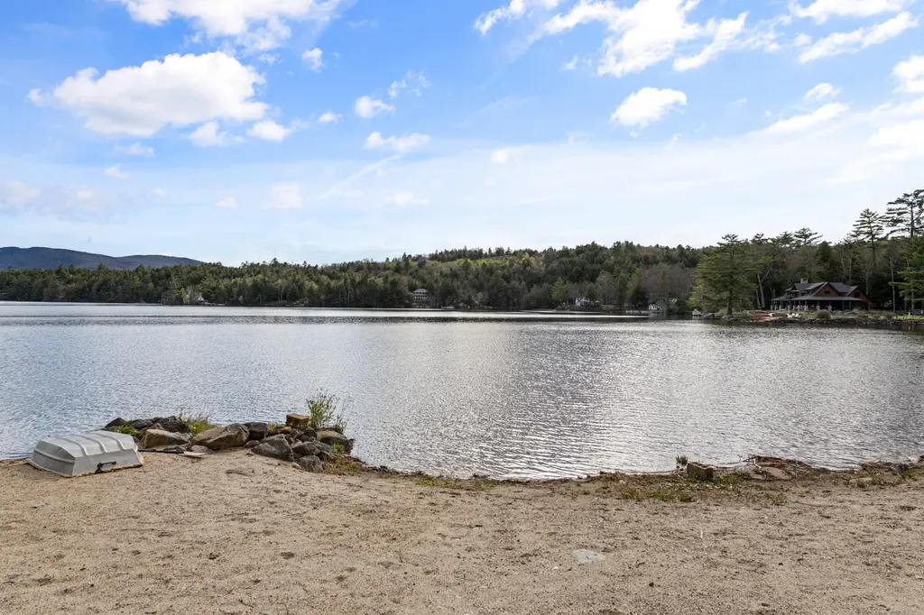 11 Stone Gate Road Hebron NH 03241