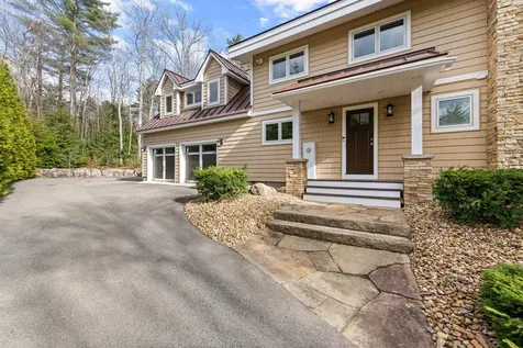 11 Stone Gate Road Hebron NH 03241