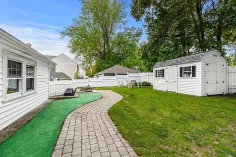 9 Bennett Street Nashua NH 03064