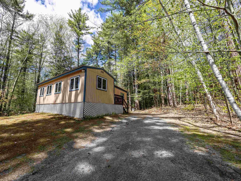 5 Twin Oaks Road Sutton NH 03221