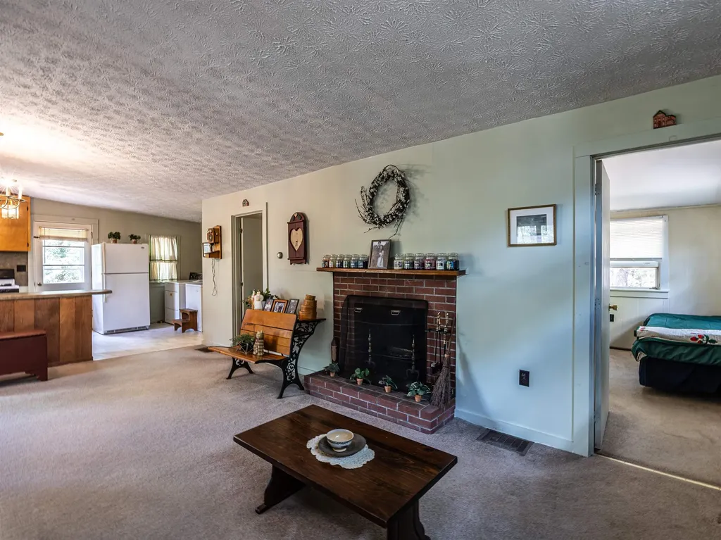 5 Twin Oaks Road Sutton NH 03221