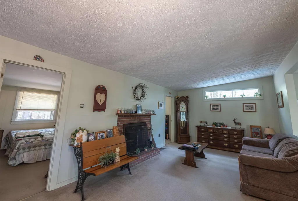 5 Twin Oaks Road Sutton NH 03221