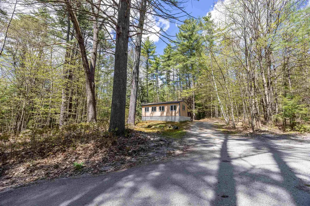5 Twin Oaks Road Sutton NH 03221