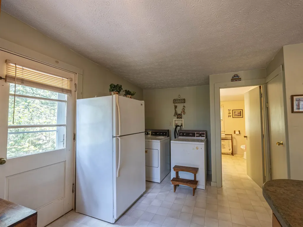 5 Twin Oaks Road Sutton NH 03221