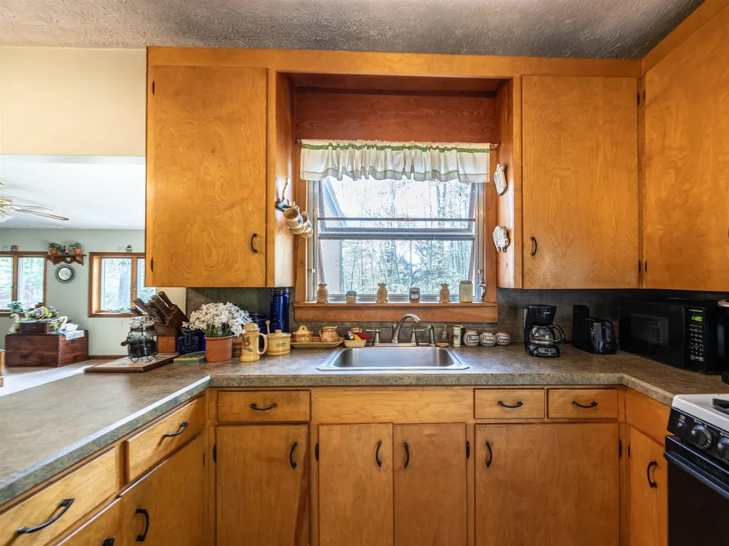 5 Twin Oaks Road Sutton NH 03221
